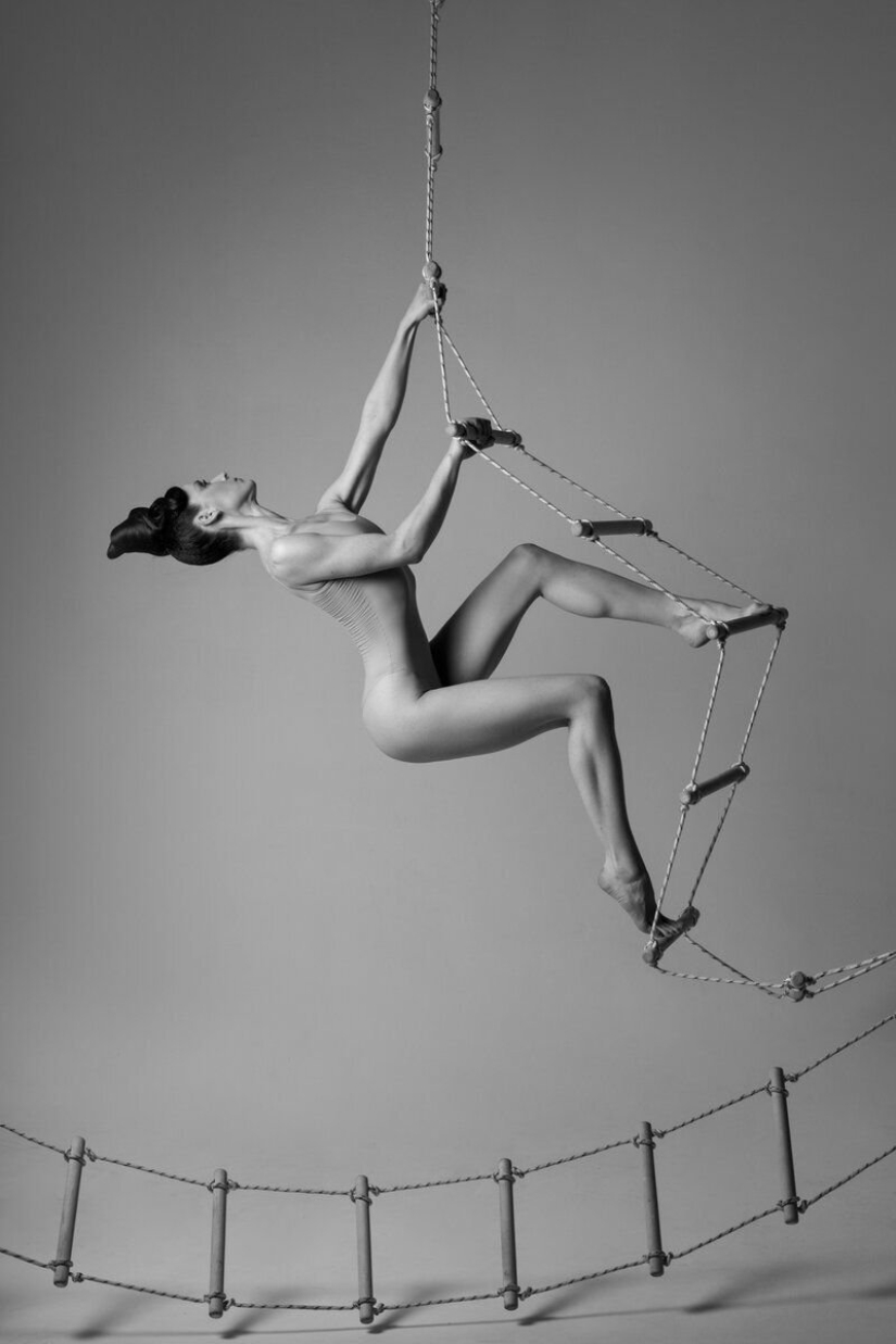 Professional dancers and gymnasts: 15 candid photos without vulgarity (16+)