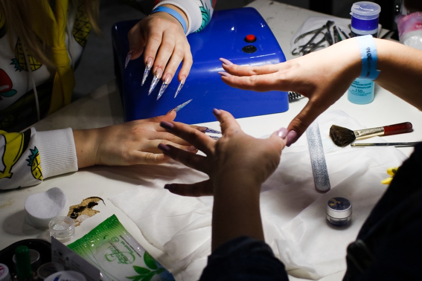 Qué hacer en una exposición de cosméticos profesionales si no trabajas en un salón de belleza