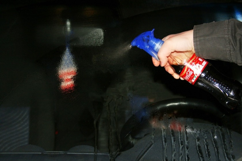 Qué inusual usar "Coca-Cola" Qué inusual usar "Coca-Cola"