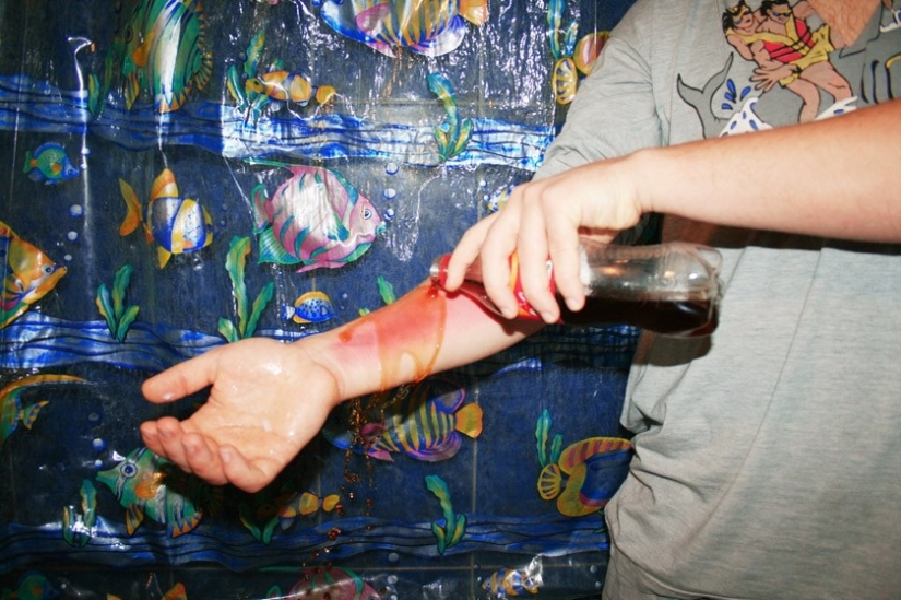 Qué inusual usar "Coca-Cola" Qué inusual usar "Coca-Cola"