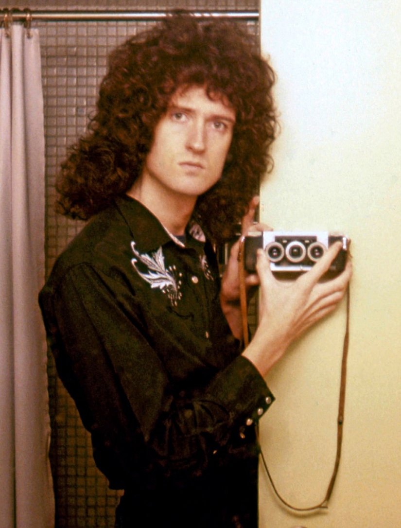 Queen guitarist Brian May posted unknown photos of Freddie Mercury and the band Queen guitarist Brian May posted unknown photos of Freddie Mercury and the band