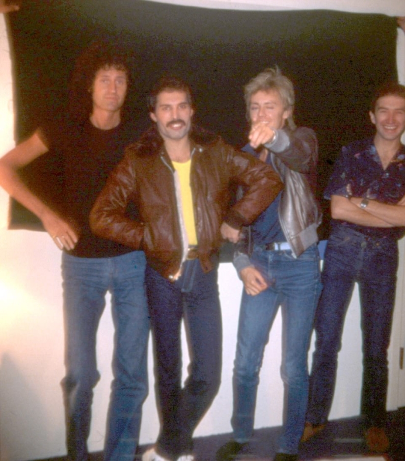 Queen guitarist Brian May posted unknown photos of Freddie Mercury and the band Queen guitarist Brian May posted unknown photos of Freddie Mercury and the band