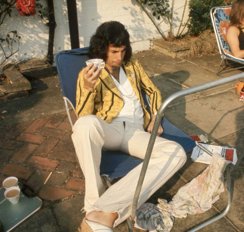 Queen guitarist Brian May posted unknown photos of Freddie Mercury and the band Queen guitarist Brian May posted unknown photos of Freddie Mercury and the band