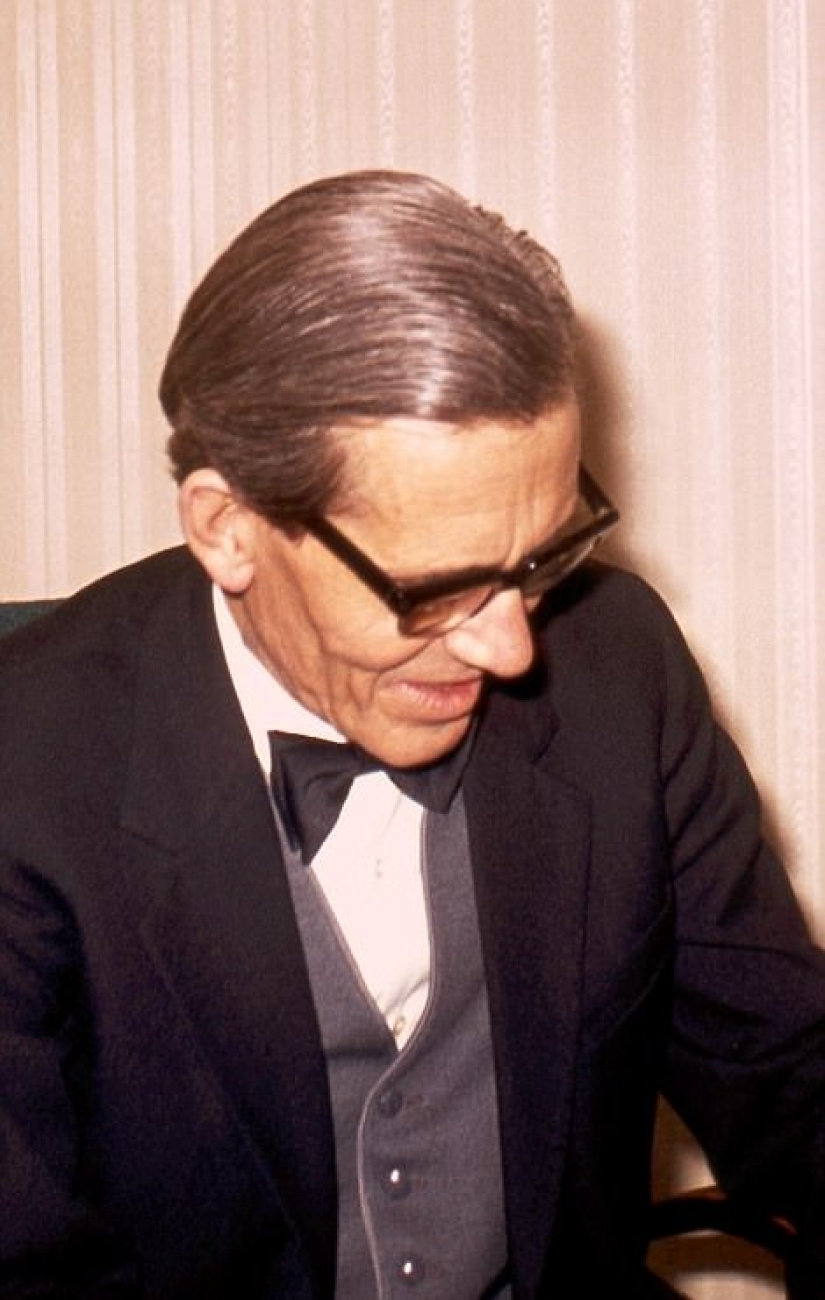 Queen guitarist Brian May posted unknown photos of Freddie Mercury and the band Queen guitarist Brian May posted unknown photos of Freddie Mercury and the band