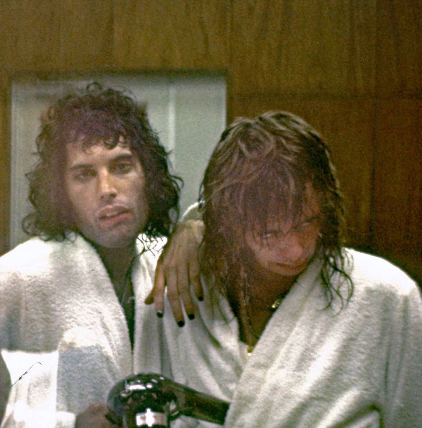 Queen guitarist Brian May posted unknown photos of Freddie Mercury and the band Queen guitarist Brian May posted unknown photos of Freddie Mercury and the band