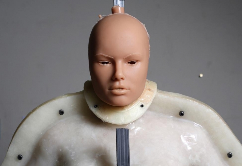 Querida: cómo se producen las mujeres de goma en Francia Querida: cómo se producen las mujeres de goma en Francia