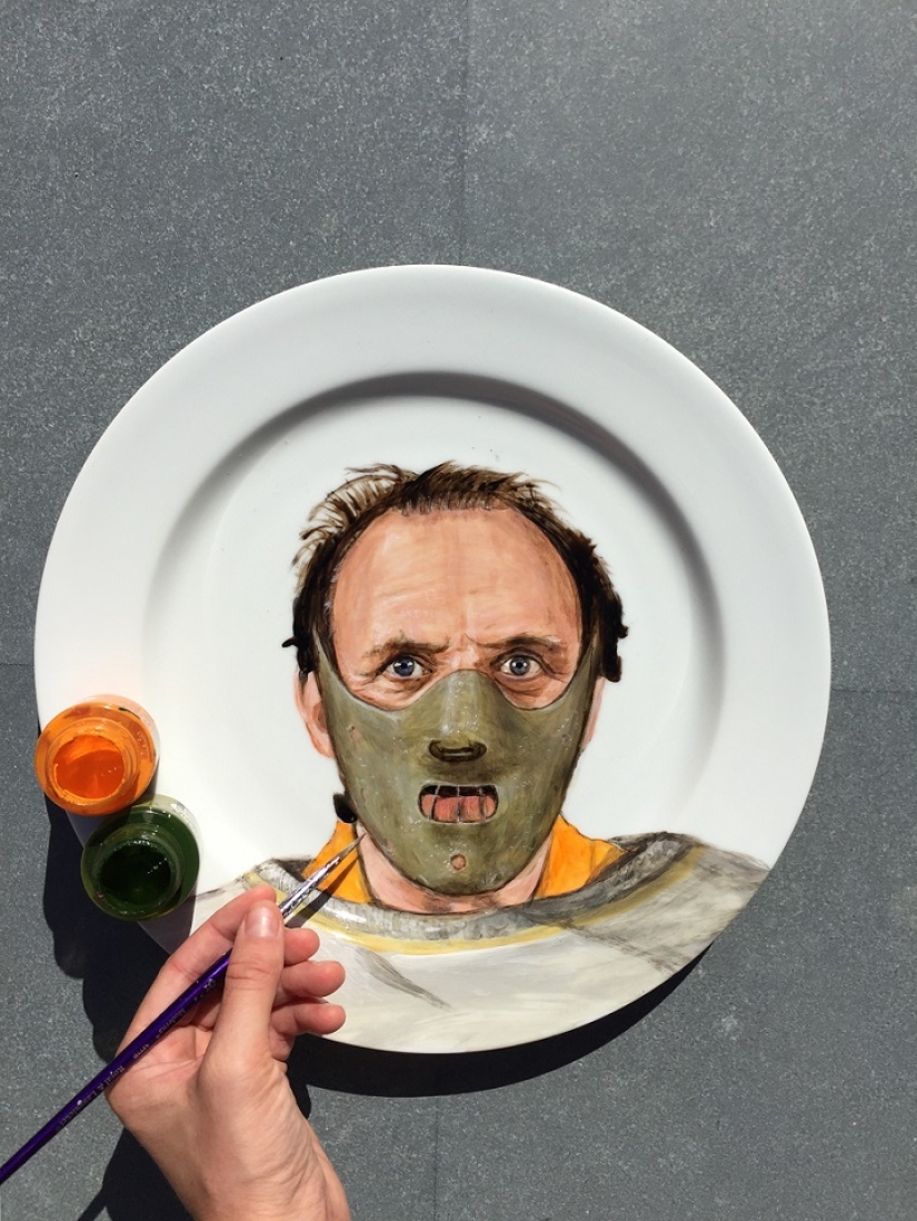 ¿Quién está en el plato? Artista pinta celebridades en platos