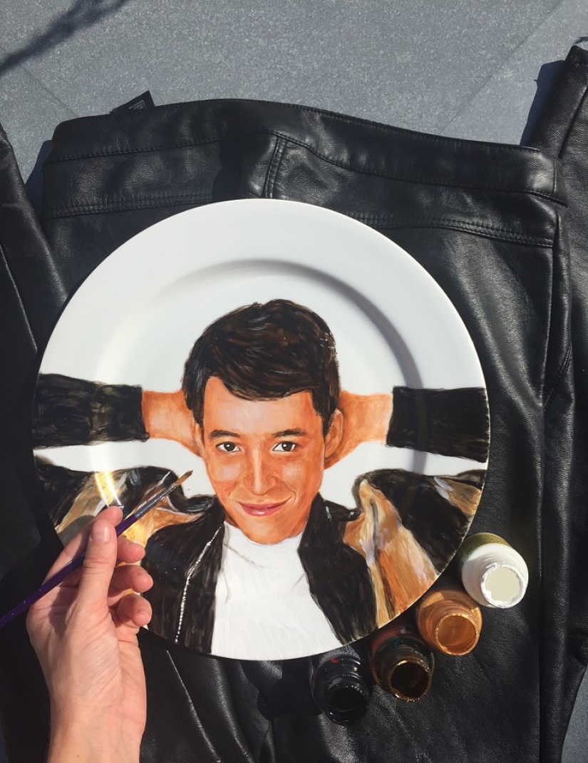 ¿Quién está en el plato? Artista pinta celebridades en platos