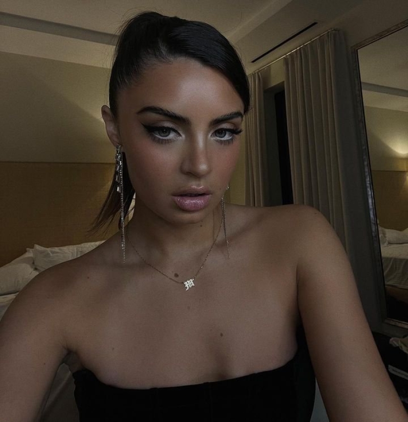 Rachael Kirkconnell: fotos encantadoras de la bella estrella de televisión estadounidense