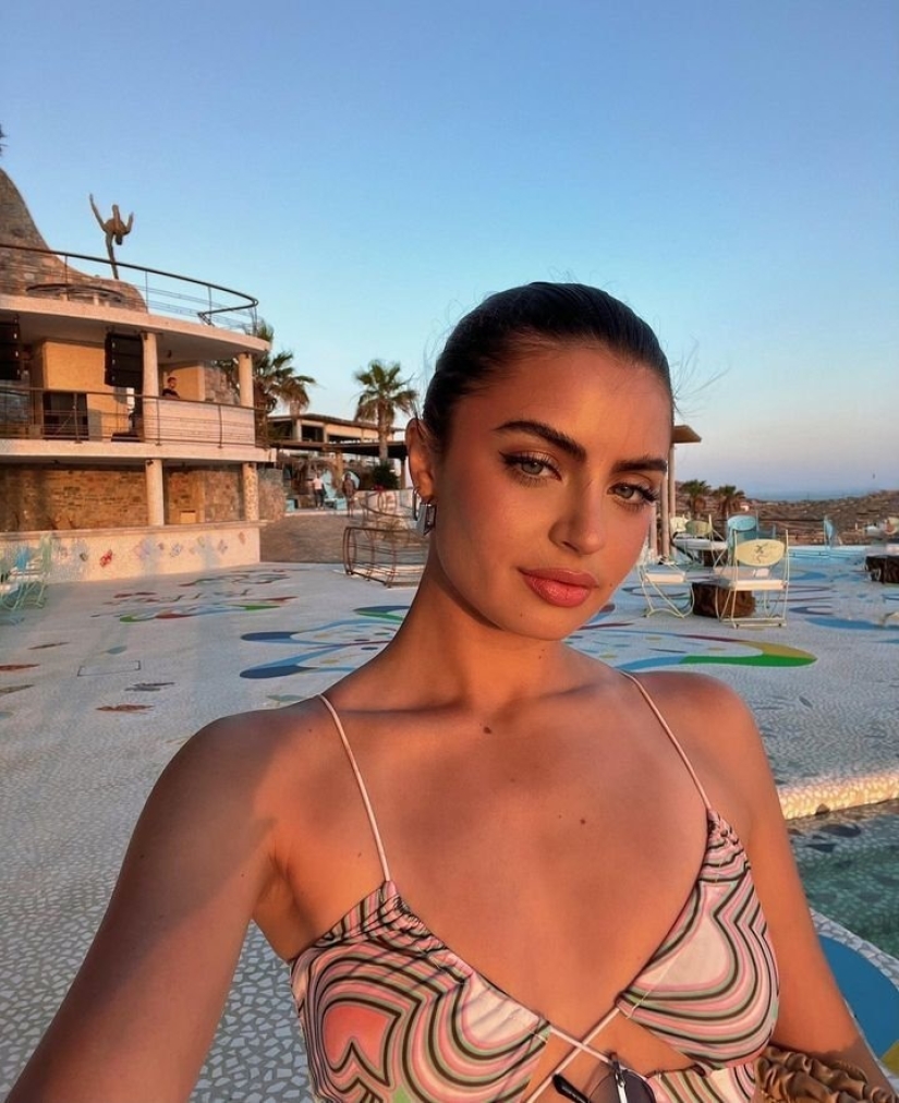 Rachael Kirkconnell: fotos encantadoras de la bella estrella de televisión estadounidense