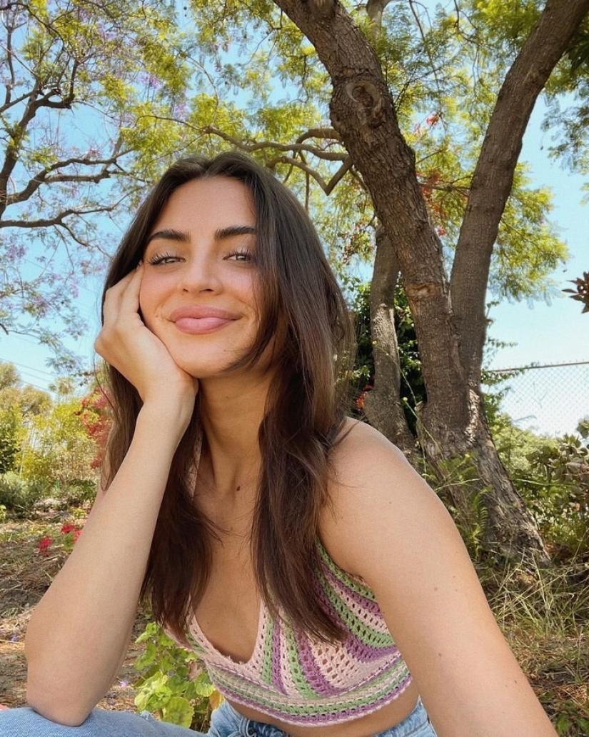 Rachael Kirkconnell: charming photos of the beautiful American TV star