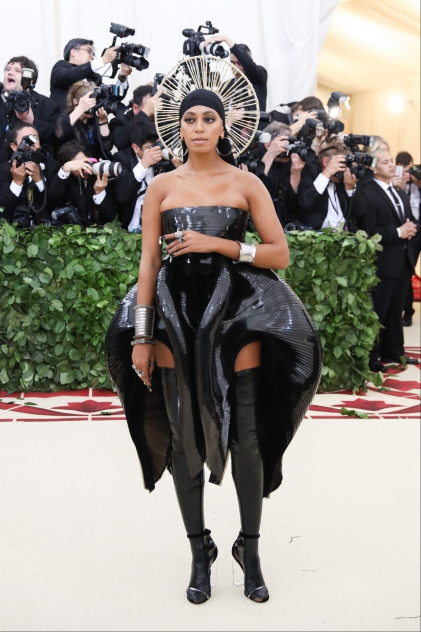 Red Carpet Madness: Weird Dresses Celebrities Wear for Glory and Outrageousness.