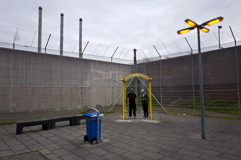 Refugees in the Netherlands are welcomed with open arms... and put in prison Refugees in the Netherlands are welcomed with open arms... and put in prison