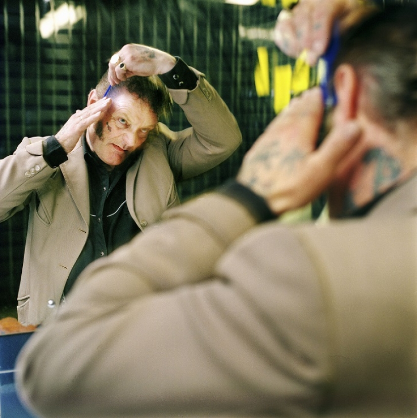 Retratos de británicos informales y rebeldes envejecidos