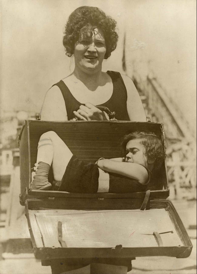 Retro photo: From the life of Lilliputians