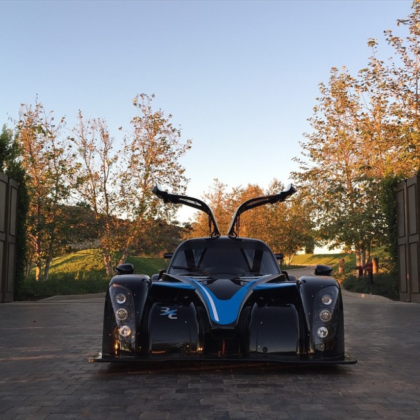 Rich Tony Tutoni - American billionaire became an Instagram star Rich Tony Tutoni - American billionaire became an Instagram star