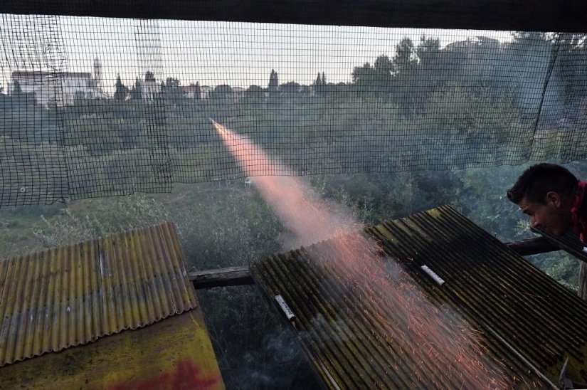 Rocket war at Easter celebration