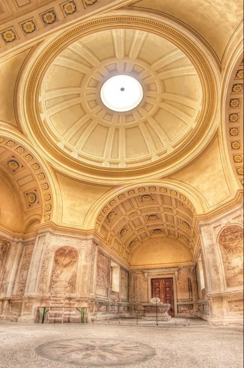 Ruinas europeas a través de los ojos de un profesor polaco Ruinas europeas a través de los ojos de un profesor polaco