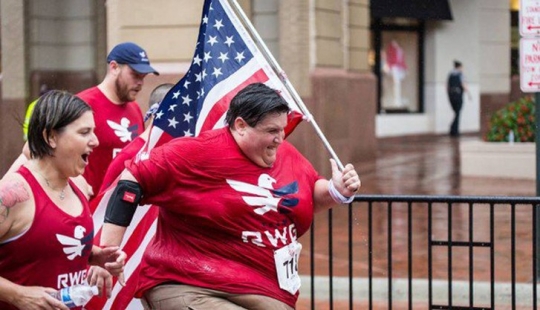 Running without stopping: a guy weighing 250 kg inspires people with his example