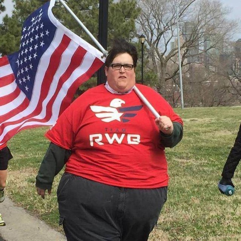 Running without stopping: a guy weighing 250 kg inspires people with his example