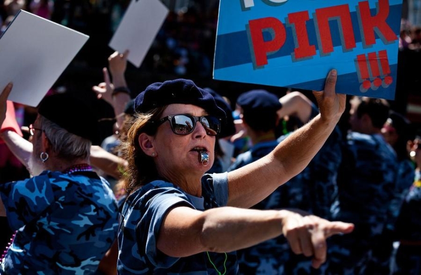 "Russian OMON" participó en el desfile gay en Amsterdam