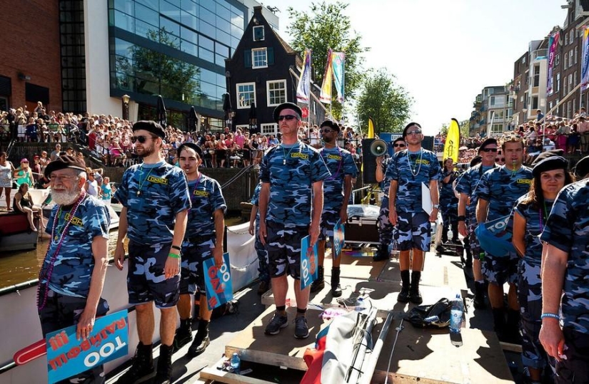 "Russian OMON" participó en el desfile gay en Amsterdam