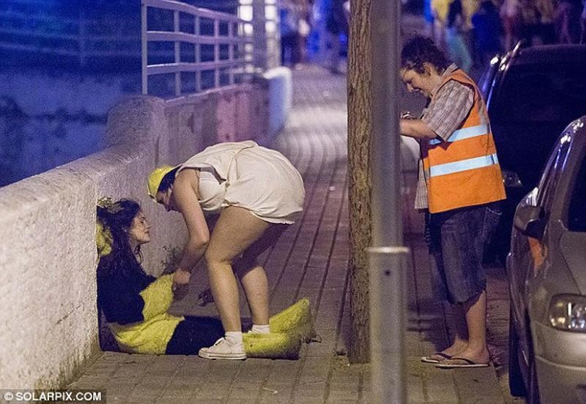 Sea, sun and… too much sangria! British students relax at Saloufest