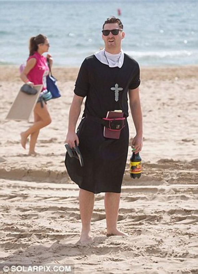 Sea, sun and… too much sangria! British students relax at Saloufest