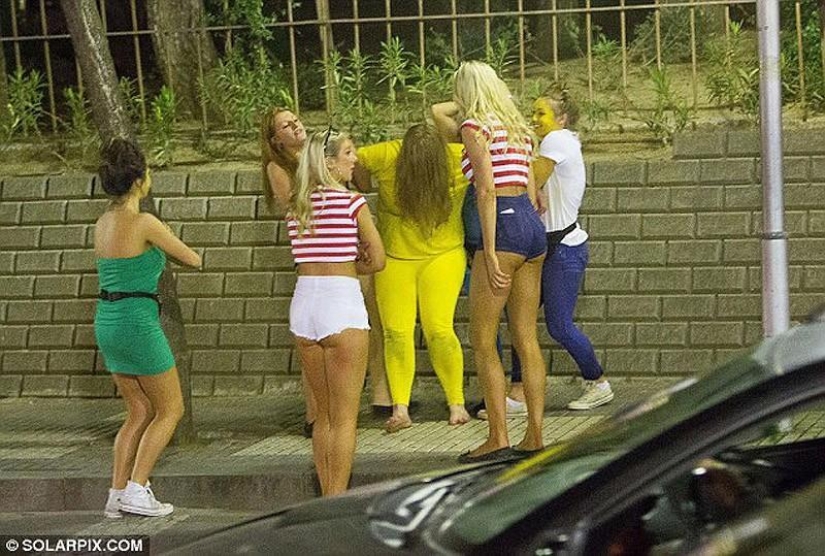 Sea, sun and… too much sangria! British students relax at Saloufest