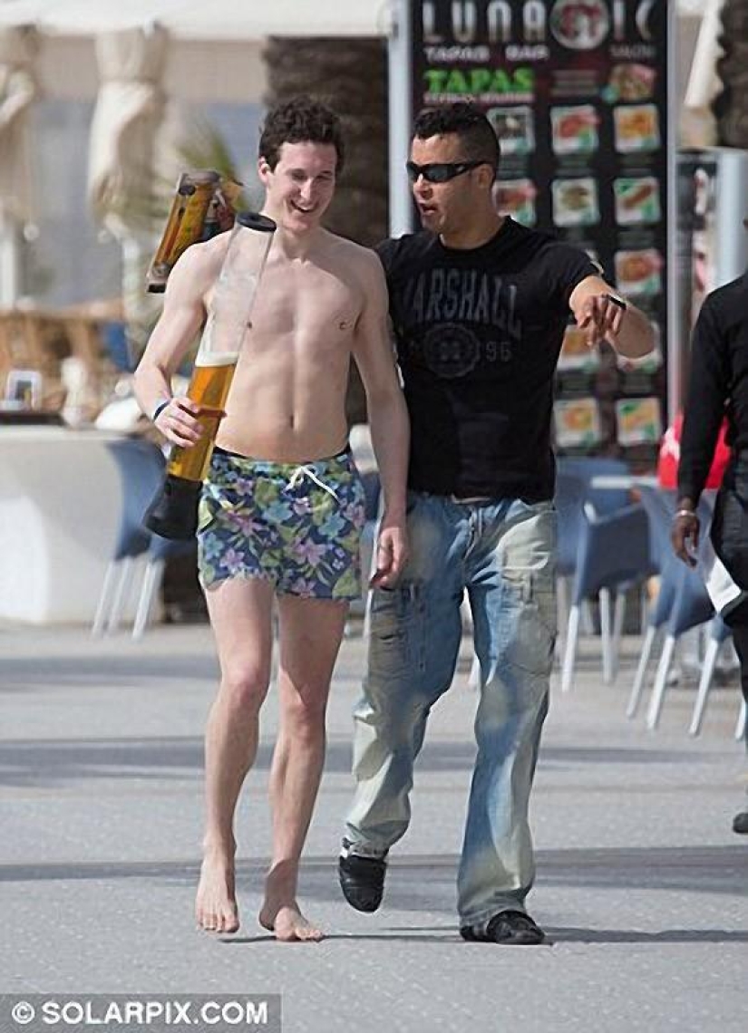 Sea, sun and… too much sangria! British students relax at Saloufest