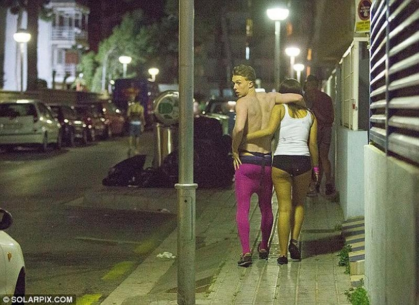 Sea, sun and… too much sangria! British students relax at Saloufest