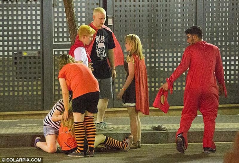 Sea, sun and… too much sangria! British students relax at Saloufest