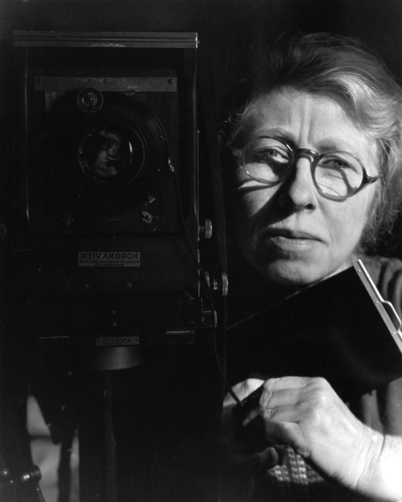 Self-portraits of photographers (part 1)