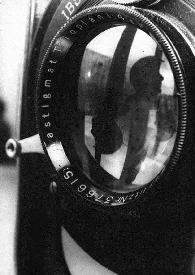 Self-portraits of photographers (part 1)