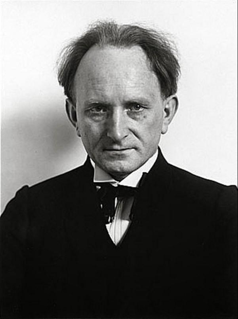 Self-portraits of photographers (part 1)