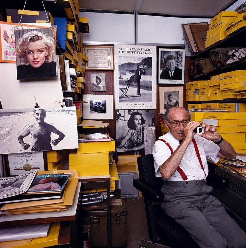 Self-portraits of photographers (part 1)