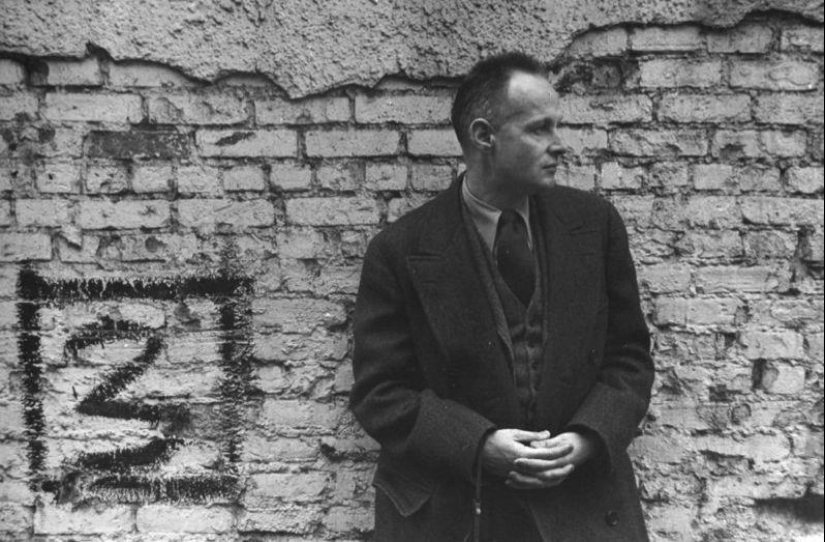 Self-portraits of photographers (part 1)