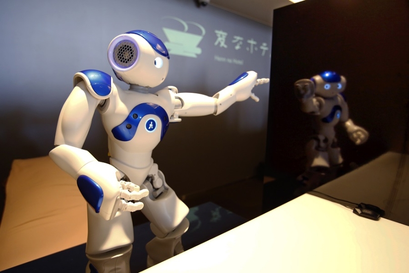 Servicio sin alma: solo los robots trabajan en un hotel japonés Servicio sin alma: solo los robots trabajan en un hotel japonés