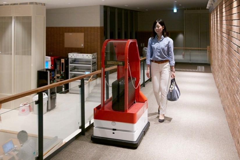 Servicio sin alma: solo los robots trabajan en un hotel japonés Servicio sin alma: solo los robots trabajan en un hotel japonés