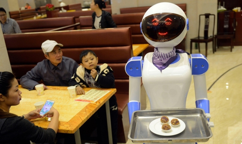 Servicio sin alma: solo los robots trabajan en un hotel japonés Servicio sin alma: solo los robots trabajan en un hotel japonés