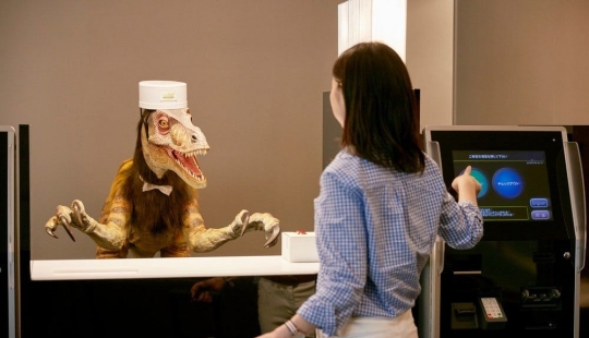 Servicio sin alma: solo los robots trabajan en un hotel japonés Servicio sin alma: solo los robots trabajan en un hotel japonés