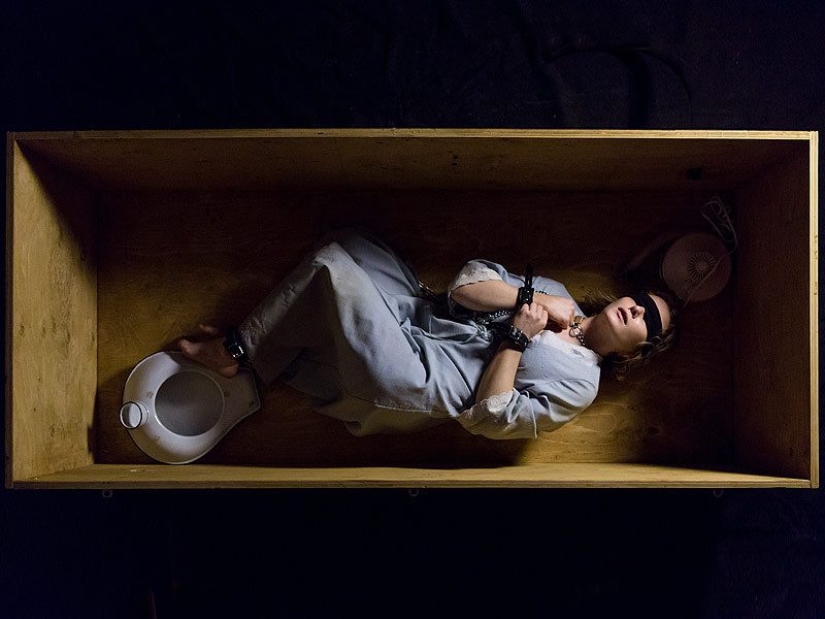 Seven years of hell: spouses sadists kidnapped the girl, raped and hid in a box under the bed