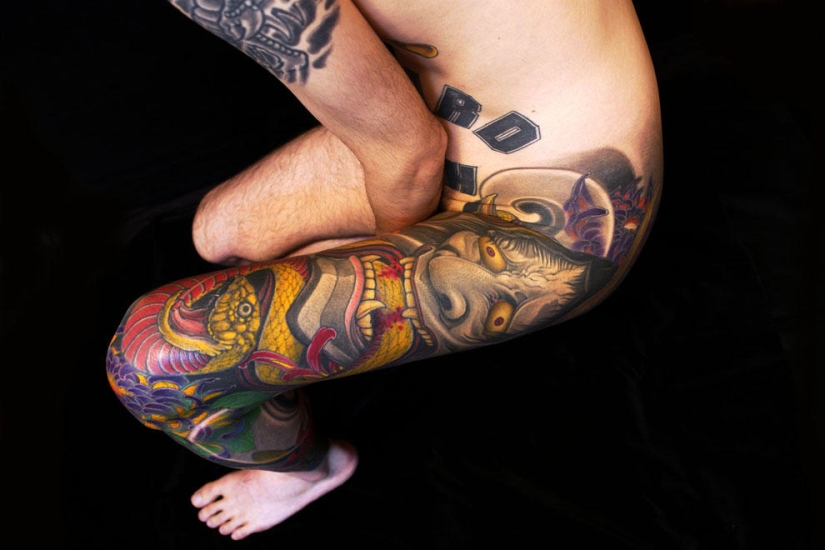 Shige is a Japanese full body tattoo artist. Shige is a Japanese full body tattoo artist.