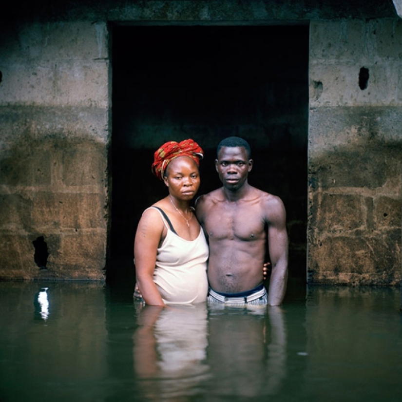 Shocking photos of people in flooded houses Shocking photos of people in flooded houses