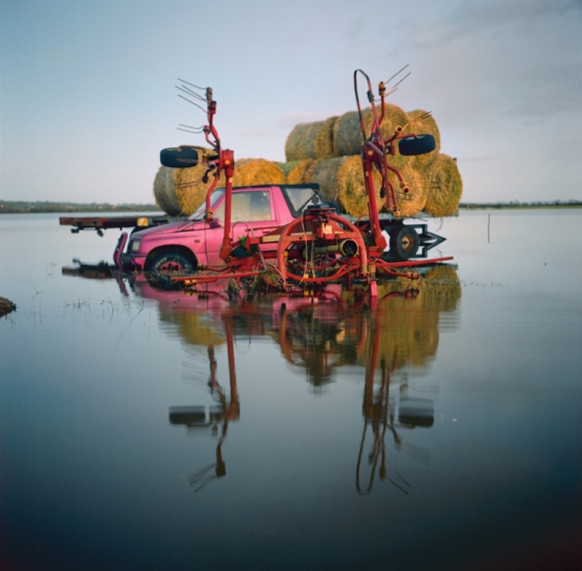 Shocking photos of people in flooded houses Shocking photos of people in flooded houses