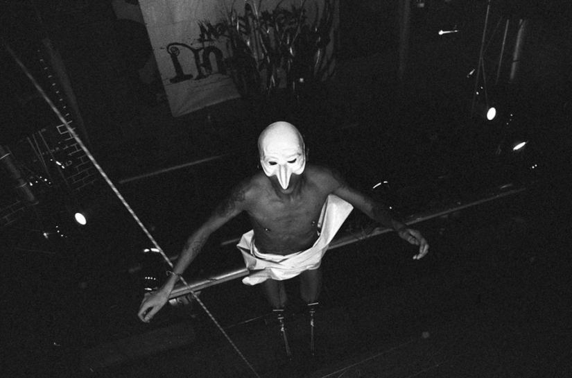 Shocking photos On hooks Pictolic