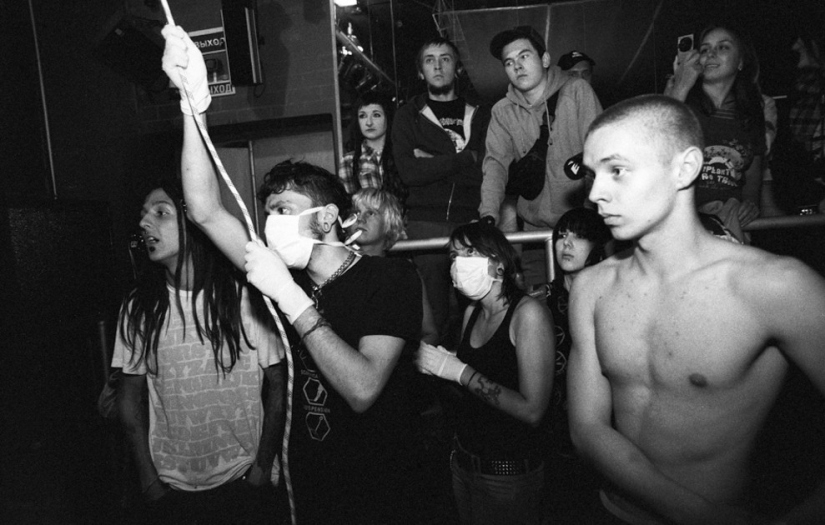 Shocking photos On hooks Pictolic