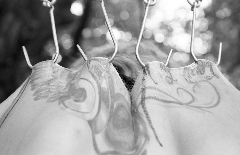 Shocking photos On hooks Pictolic