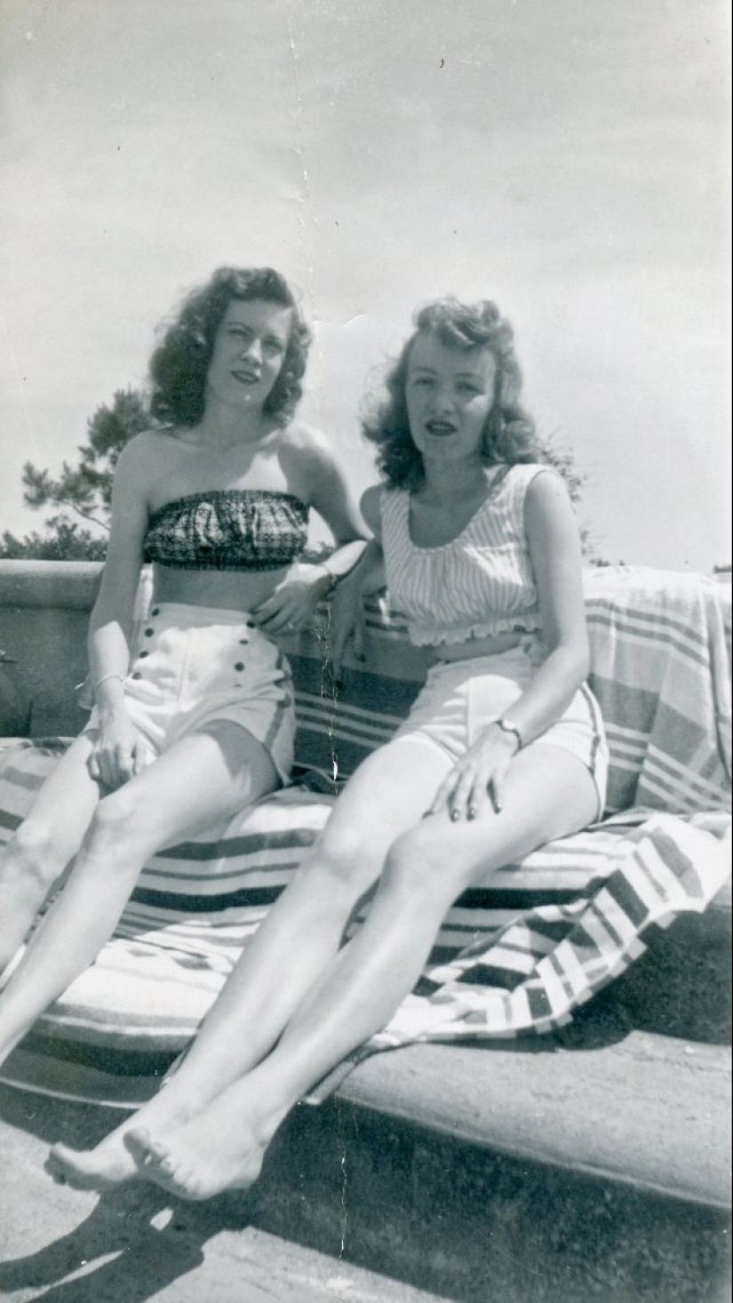 Shorts with a cropped top: the favorite summer outfit of young American women of the 40s Shorts with a cropped top: the favorite summer outfit of young American women of the 40s