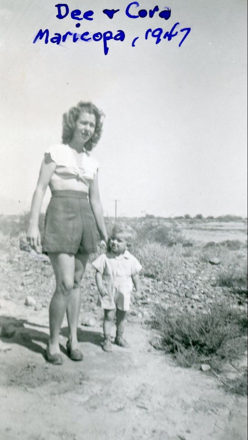 Shorts with a cropped top: the favorite summer outfit of young American women of the 40s Shorts with a cropped top: the favorite summer outfit of young American women of the 40s